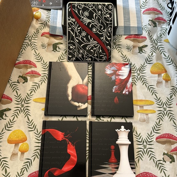 TWILIGHT Collector Journals with Tin - Picture 2 of 4